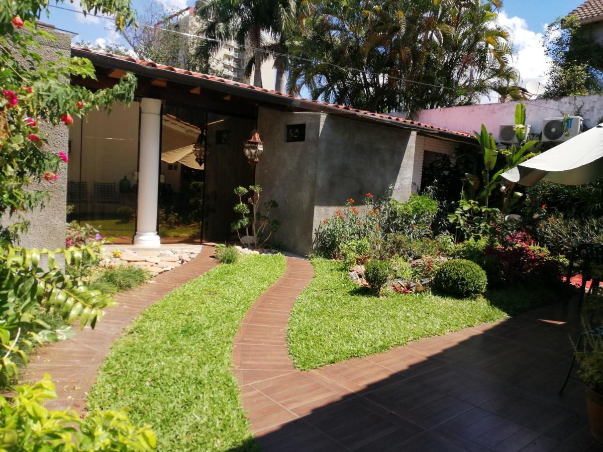 Granados Bed & Breakfast Асунсион Екстериор снимка